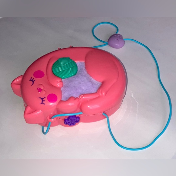 Polly Pocket Polly Pocket Pet Vet Play Set Starring Shani Cuddly Cat Purse - Picture 2 of 3